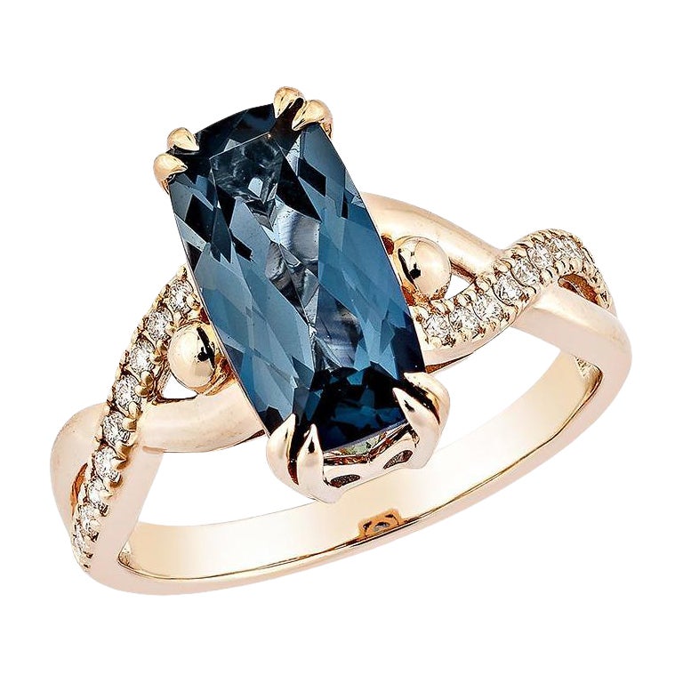 Sunita Nahata London Blauer Topas 2.66 Karat. Fancy Ring aus 14KRG mit Diamant.