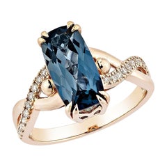Sunita Nahata London Blue Topaze 2.66 carat Bague fantaisie en 14KRG avec diamant.