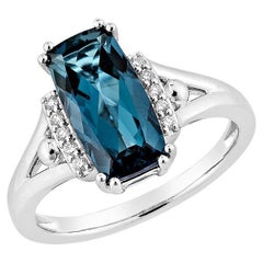 Sunita Nahata London Blauer Topas 2.74 Karat. Fancy Ring in 14KWG mit Diamant.
