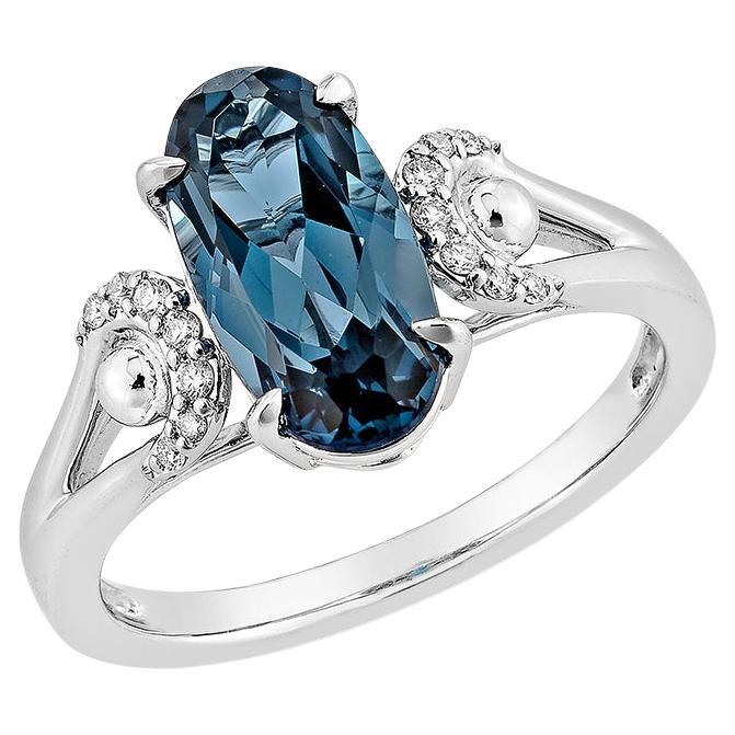 Sunita Nahata London Blauer Topas 2.83 Karat. Fancy Ring in 14KWG mit Diamant.