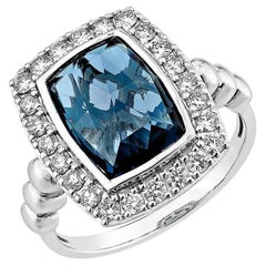 Sunita Nahata London Blauer Topas 3.29 Karat. Fancy Ring in 14KWG mit Diamant.