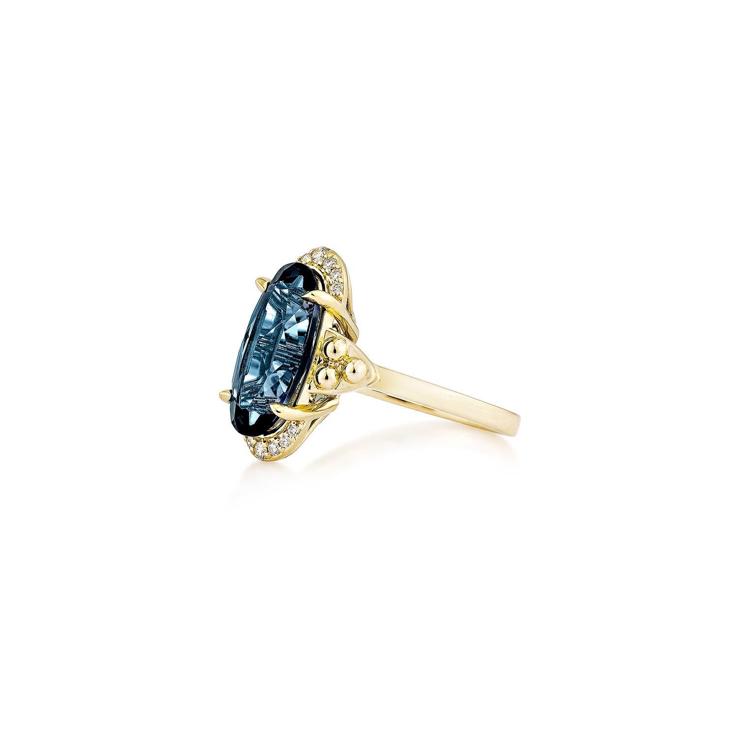 Sunita Nahata London Blauer Topas 4.00 Karat. Fancy Ring in 14KYG mit Diamant. (Ovalschliff) im Angebot