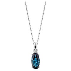 Sunita Nahata London Blue Topaz 4.14ct. Ciondolo in 14KWG con diamante Whiting.