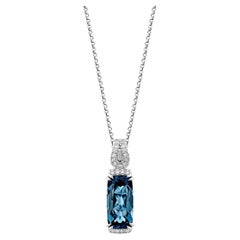 Sunita Nahata London Blue Topaz 4.71ct. Ciondolo in 14KWG con diamante Whiting.