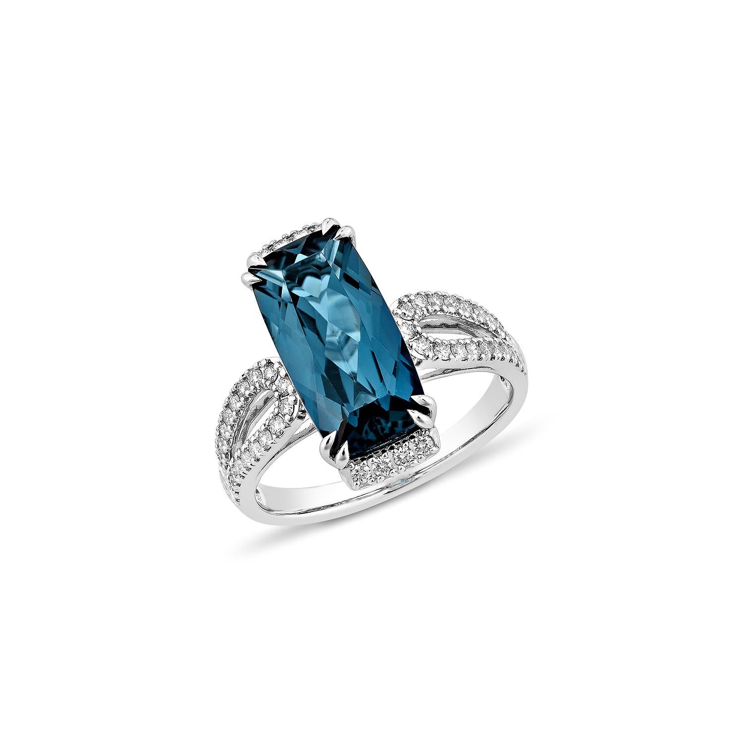 Sunita Nahata London Blauer Topas 4.75 Karat. Fancy Ring in 14KWG mit Diamant. (Zeitgenössisch) im Angebot