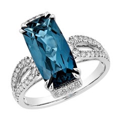 Sunita Nahata London Blue Topaze 4.75 carat Bague fantaisie en 14 carats avec diamants