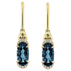 Sunita Nahata London Blue Topaze 5.42 carat Boucle d'oreille pendante en 14KYG avec diamant.