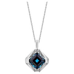 Sunita Nahata Topacio azul de Londres 5.54 ct. Colgante en 14KWG con Diamante Blanco.