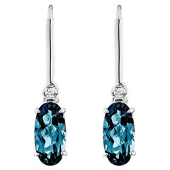 Sunita Nahata London Blue Topaz 5.63ct. Orecchini a goccia in 14KWG con diamante.