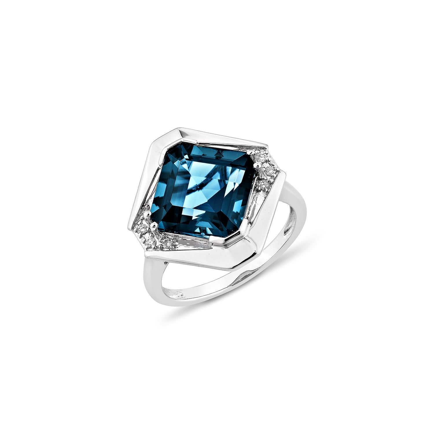 Sunita Nahata Topacio azul de Londres 6.02 ct. Anillo de fantasía en 14KWG con diamante. Contemporáneo en venta