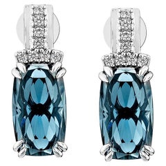 Sunita Nahata London Blue Topaz 6.04ct. Orecchino a goccia in 14KWG con diamante.