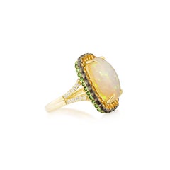 Sunita Nahata: opale, spessarite, tormalina 7,15 ct. Anello in 18KYG con diamante.
