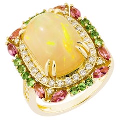 Sunita Nahata: opale, tsavorite, tormalina 5,45 ct. Anello in 18KYG con diamante.