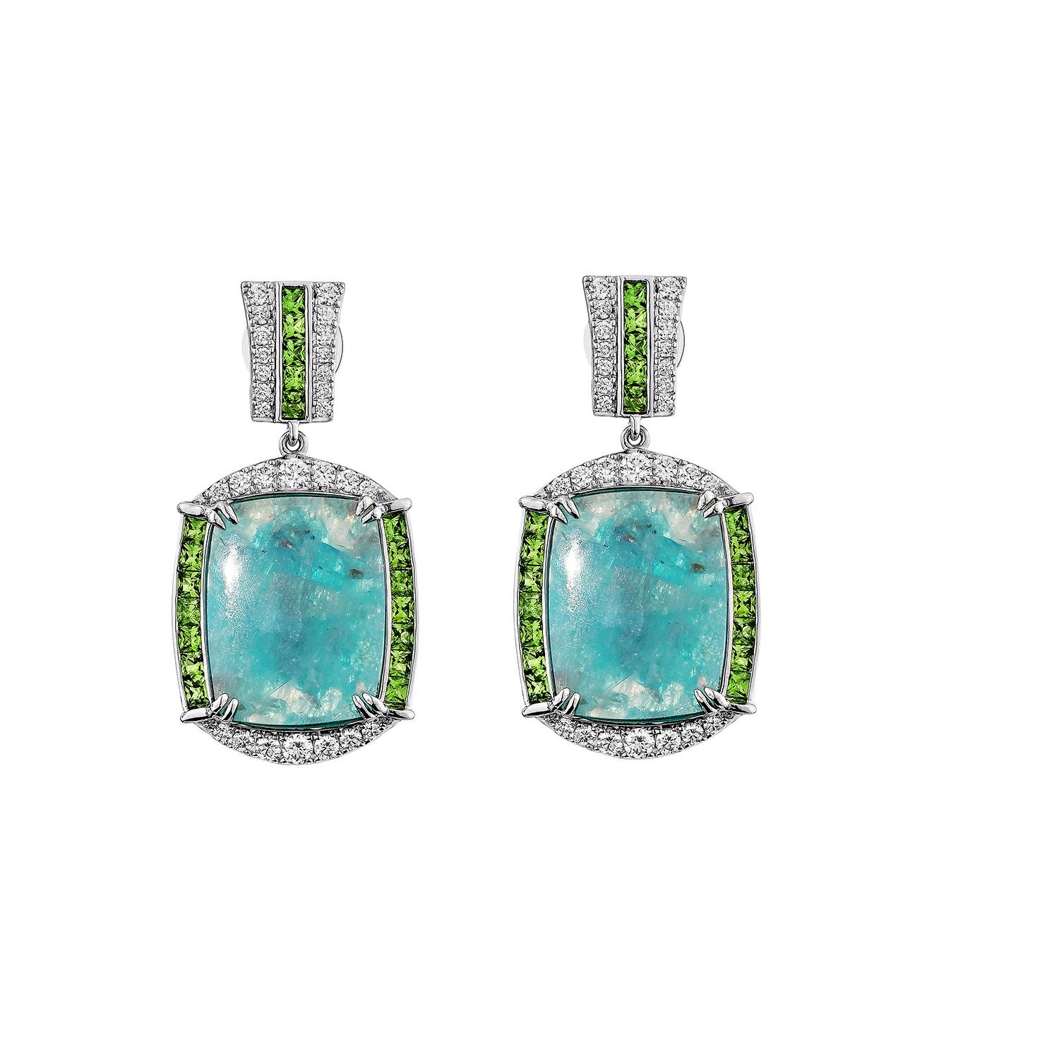 Contemporaneo Sunita Nahata Paraiba 13.21ct. Orecchini in 18KWG con tsavorite e diamante. in vendita