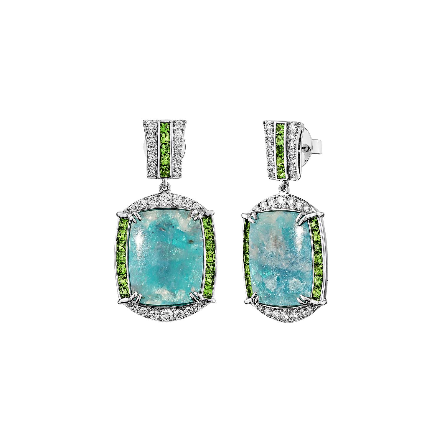 Taglio cuscino Sunita Nahata Paraiba 13.21ct. Orecchini in 18KWG con tsavorite e diamante. in vendita