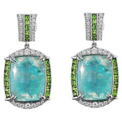 Sunita Nahata Paraiba 13.21 carats Boucles d'oreilles en 18 carats avec tsavorite et diamants.