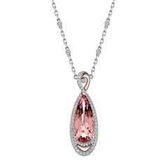 Sunita Nahata, Morganite rose 11.17 carat Pendentif en 18KWG avec perles et diamants.