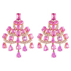 Sunita Nahata saphir rose 12,47 carats. Boucles d'oreilles pendantes en 18KRG avec diamant.
