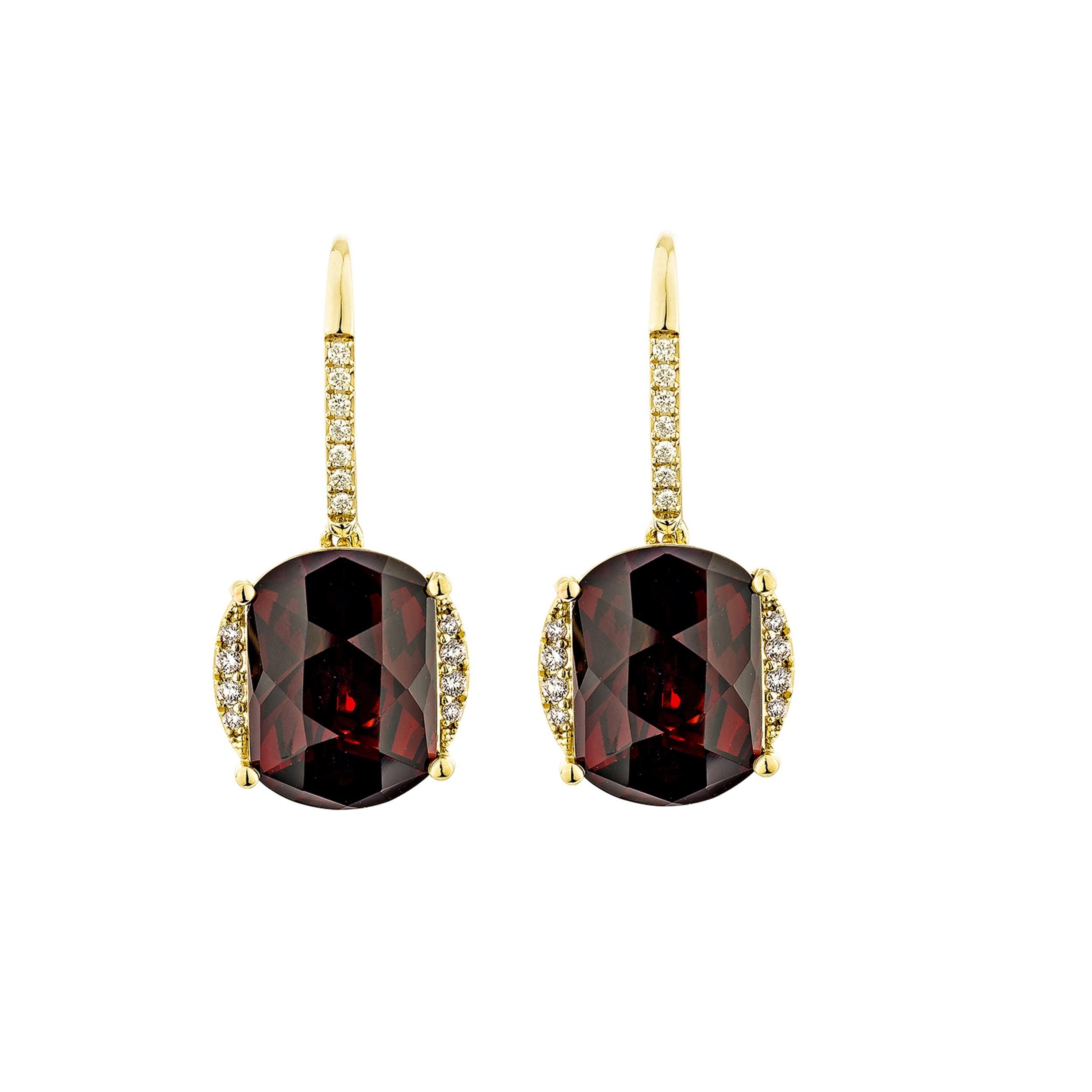 Contemporaneo Granato rosso Sunita Nahata 16.44ct. Orecchini in 14KYG con diamante. in vendita