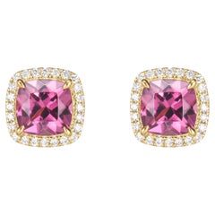 Sunita Nahata Rodolite 2.39ct. Orecchini a perno in 18KYG con diamante bianco.