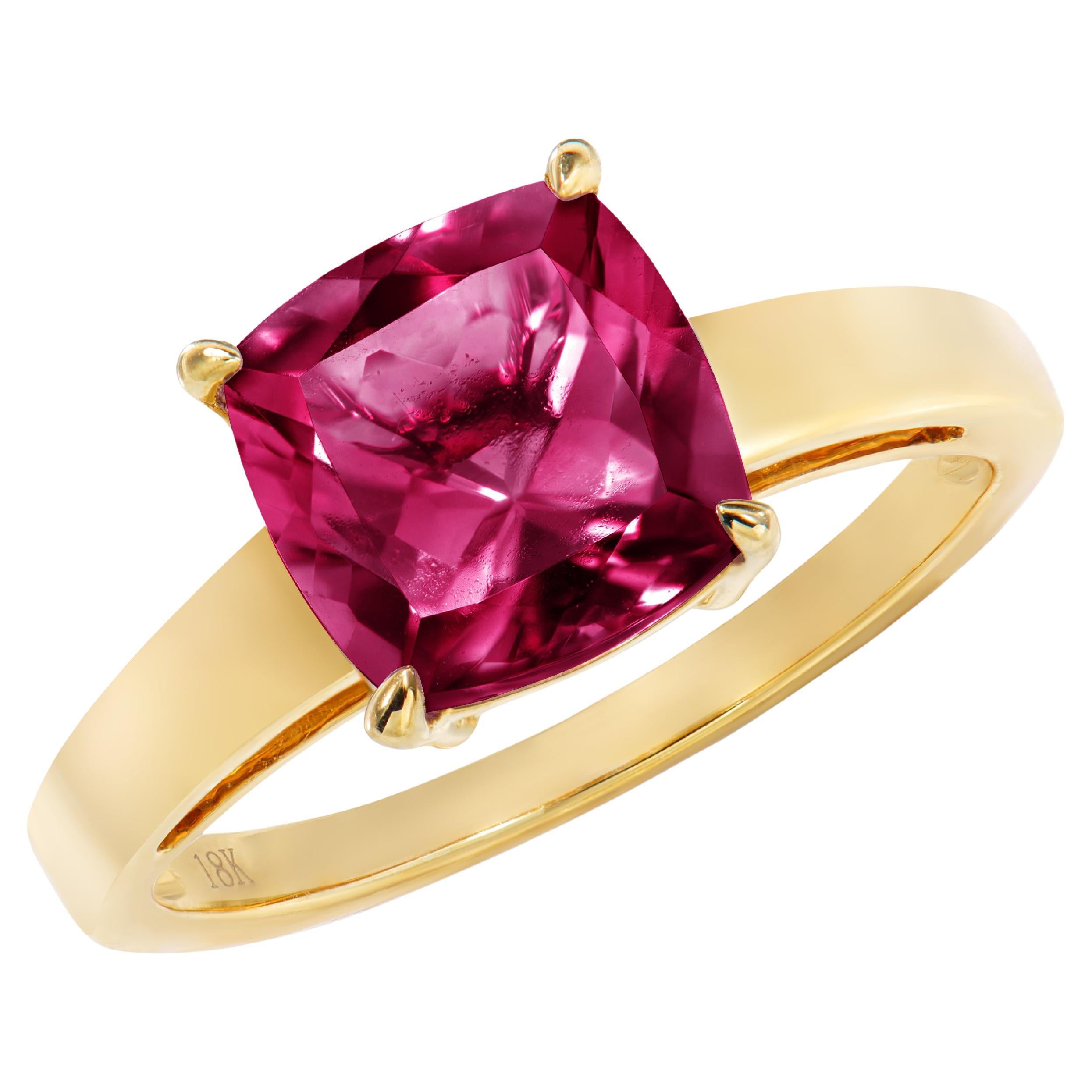 Sunita Nahata Rhodolith 2.99ct. Ausgefallener Ring aus 18 Karat Gelbgold. im Angebot