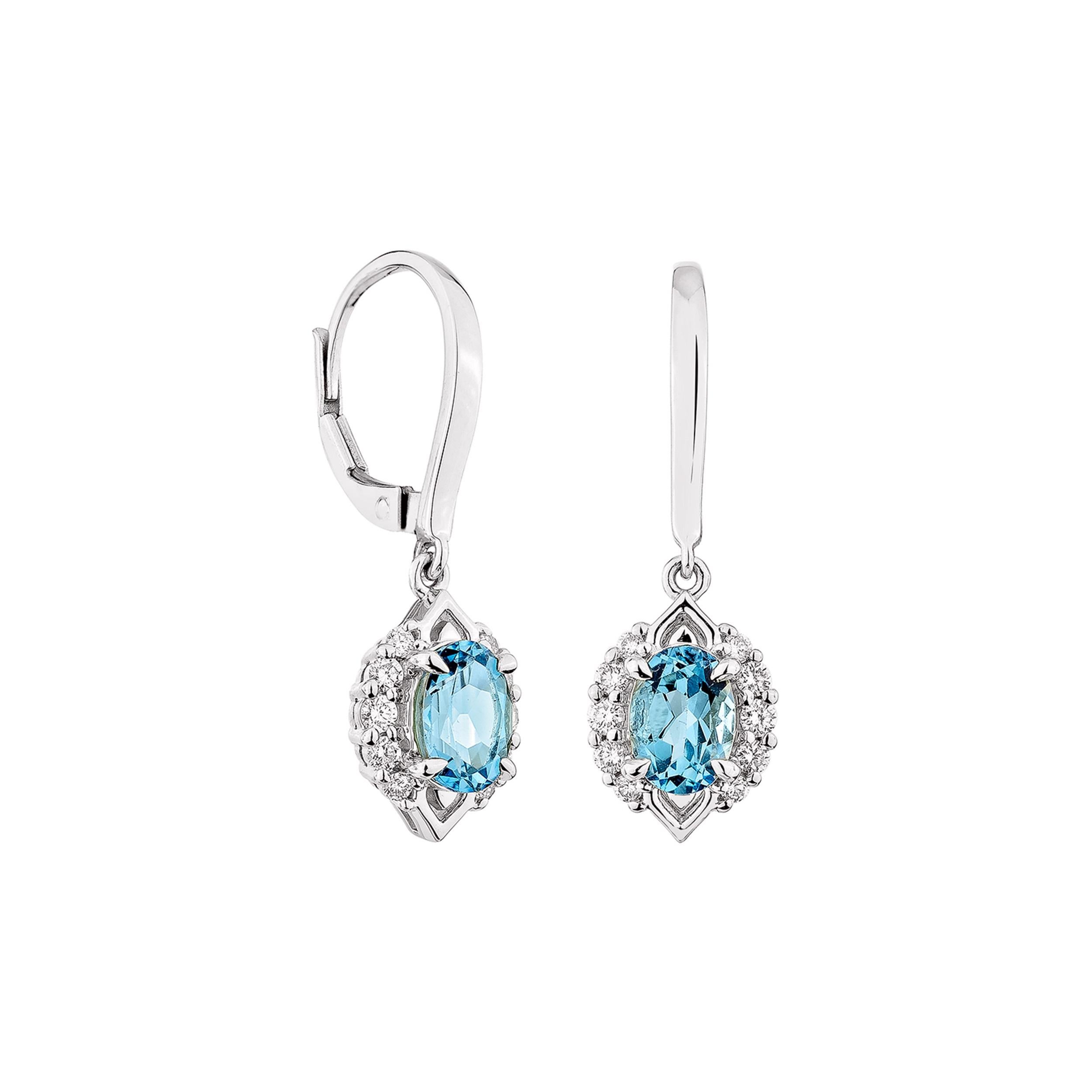 Questi orecchini a goccia, che emanano un fascino vibrante, presentano gemme di topazio blu svizzero di forma ovale, splendidamente completate da scintillanti diamanti bianchi. Incastonati in oro bianco 14 carati, trasudano eleganza e raffinatezza,