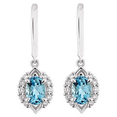 Sunita Nahata topaze bleue suisse 1.79 carats. Boucle d'oreille pendante en 14KWG avec diamant.