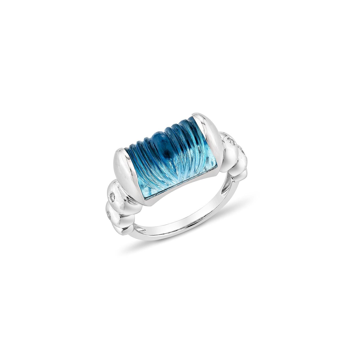 Sunita Nahata Schweizer Blautopas 8.43 Karat. Fancy Ring aus 18KWG mit Diamant. (Zeitgenössisch) im Angebot