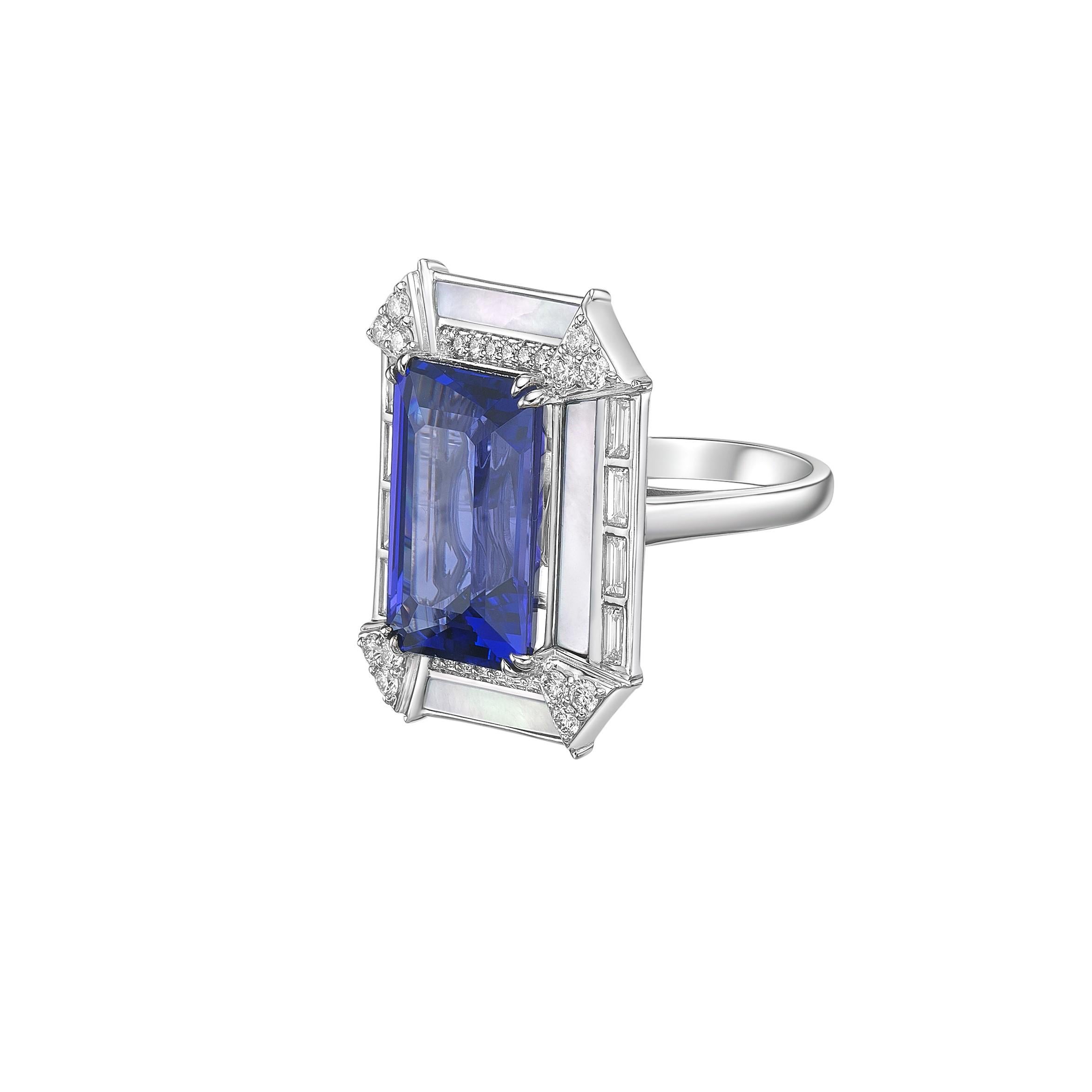 Taille émeraude Sunita Nahata tanzanite 13.68 carats. Bague fantaisie en 18 carats avec perle et diamant. en vente
