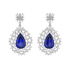 Sunita Nahata Tanzanite 18,85ct. Orecchini a goccia in oro bianco 18 carati con diamante.