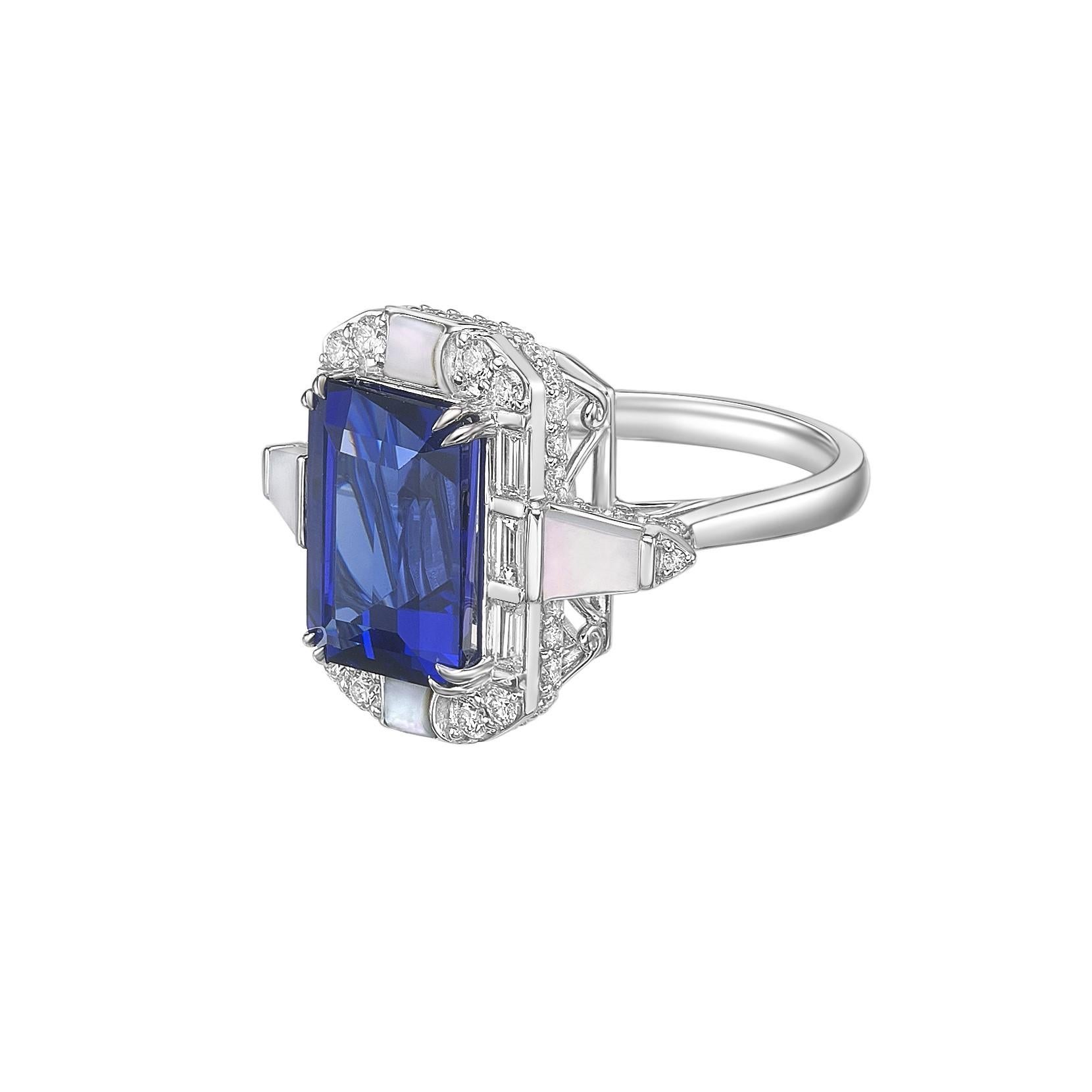 Taglio smeraldo Sunita Nahata Tanzanite 5.85ct. Anello fantasia in 18KWG con perla e diamante. in vendita