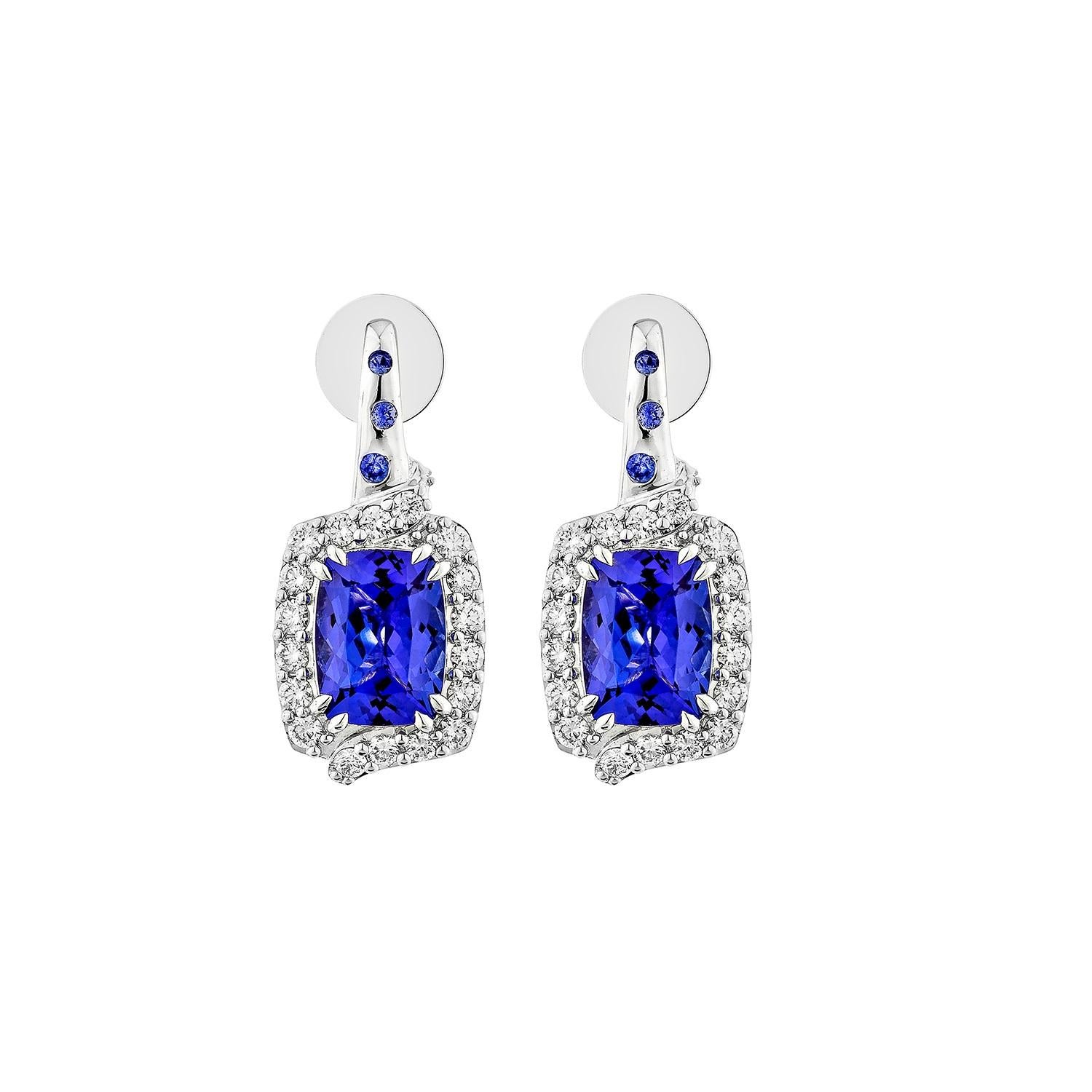 Contemporaneo Sunita Nahata Tanzanite e Zaffiro 2.89ct. Orecchini a goccia in 18KWG con diamante. in vendita