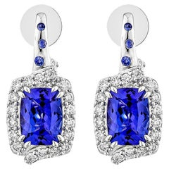 Sunita Nahata Tanzanite e Zaffiro 2.89ct. Orecchini a goccia in 18KWG con diamante.