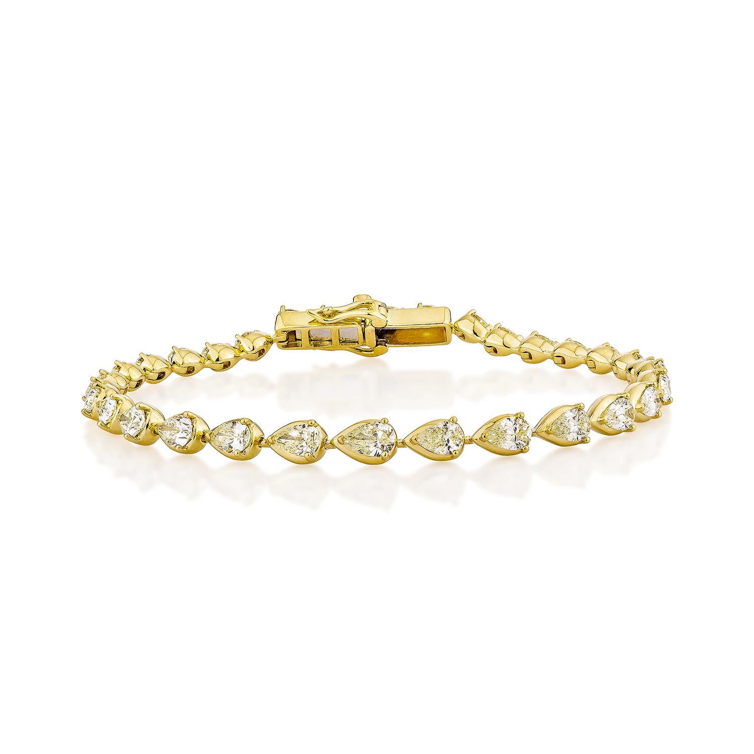Contemporaneo Sunita Nahata Yellow Diamond Bracelet 4.60ct. in 18K Yellow Gold. in vendita