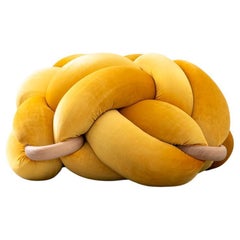 Pouf Sunlight jaune à nœuds 30X30 pouces fait à la main par Knots Studio