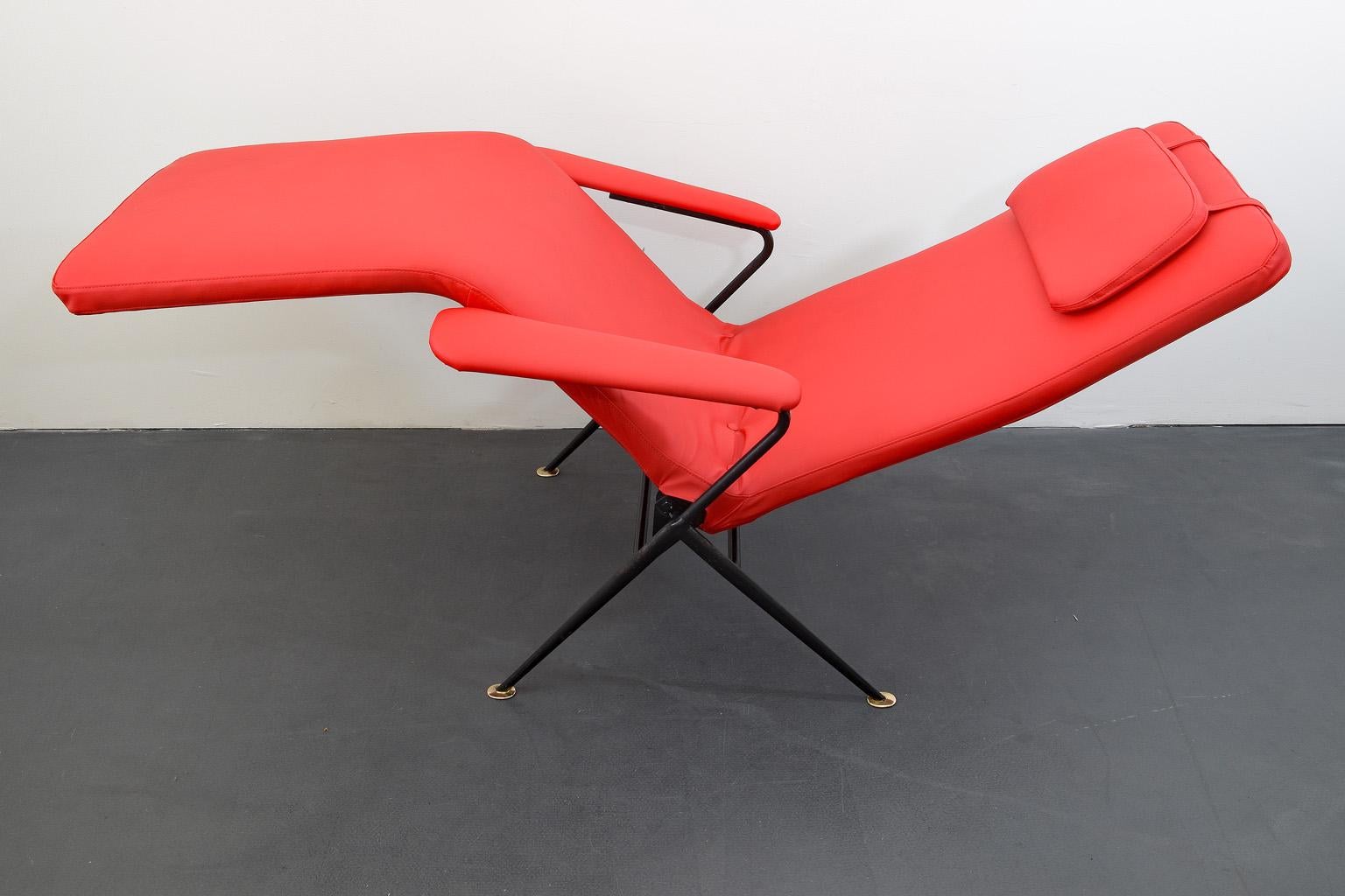 Sunlounger / Deckchair in Red, Chaise Lounge / Capri Lounger, Italy, 1950s In Good Condition For Sale In Nürnberg, Bavaria