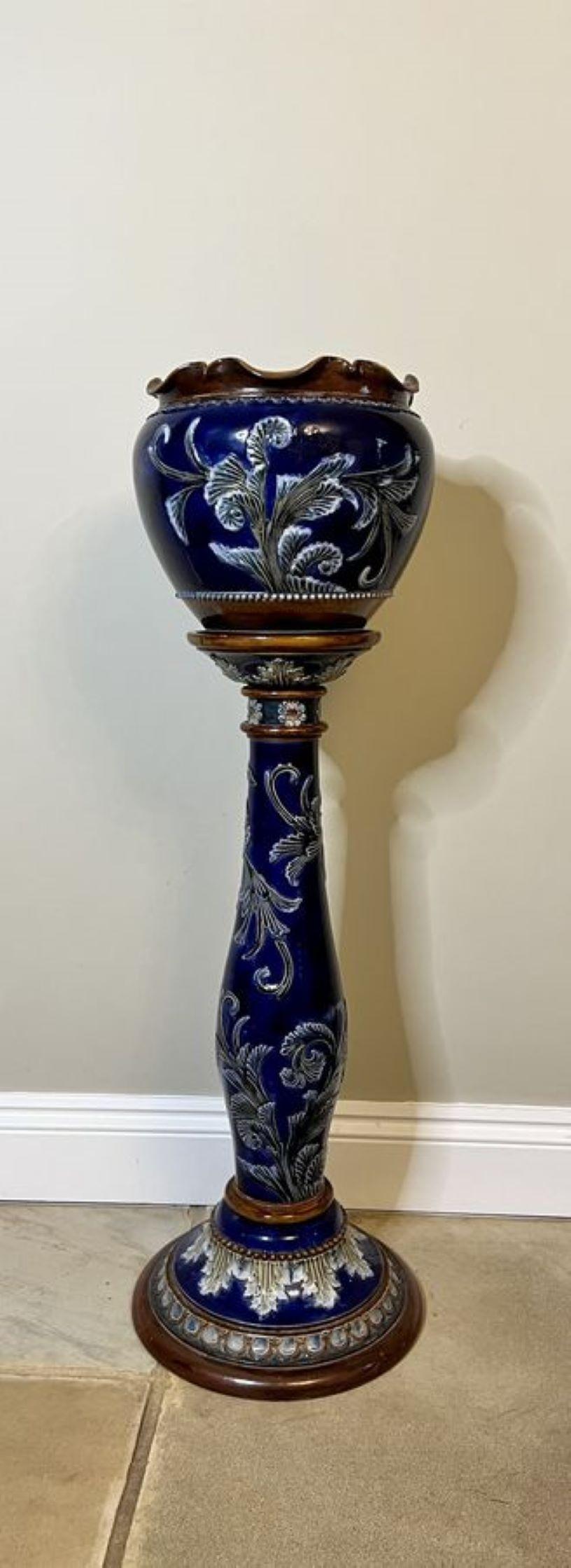 Antico jardiniere Royal Doulton di qualità con supporto in vendita 2