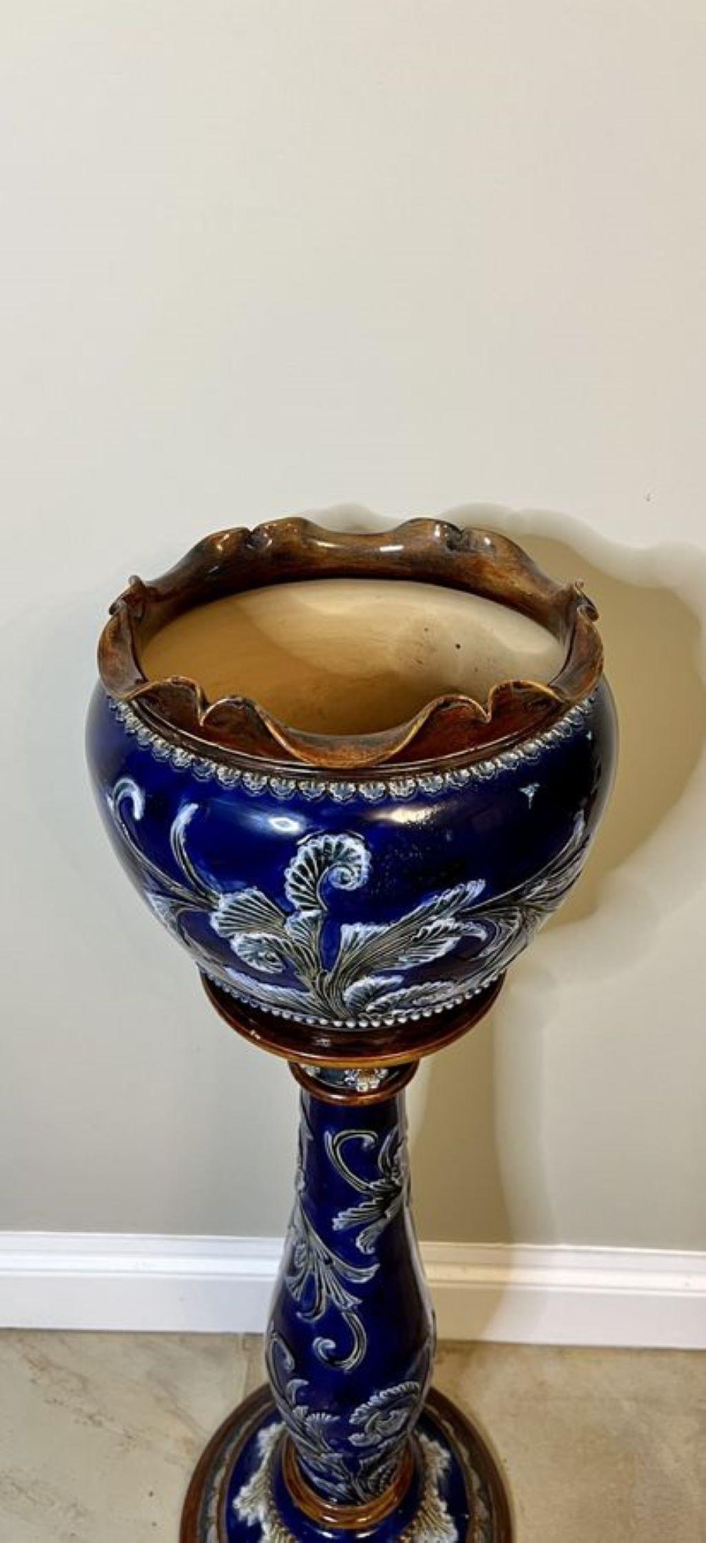 Antico jardiniere Royal Doulton di qualità con supporto in vendita 3