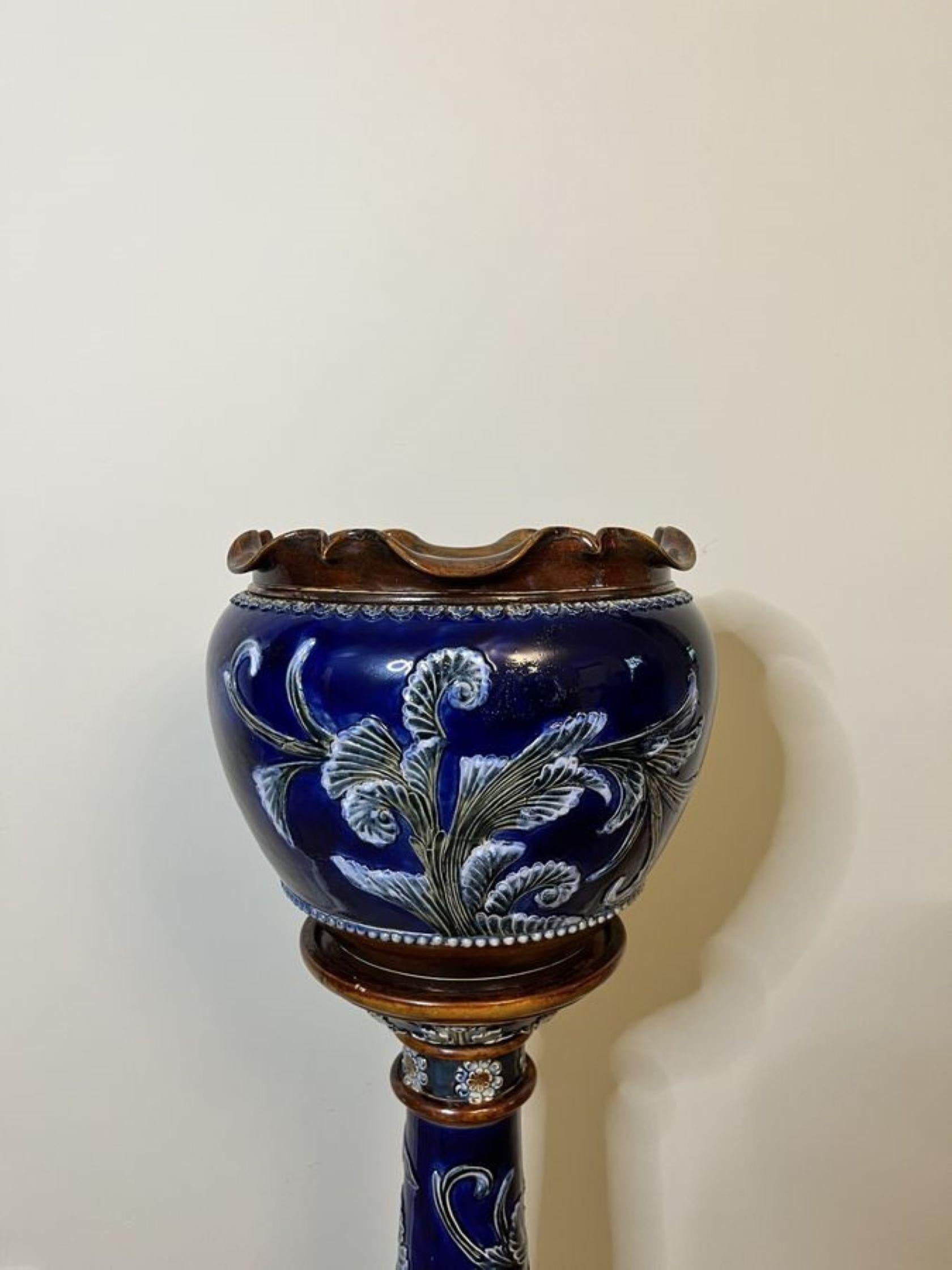 Antico jardiniere Royal Doulton di qualità con supporto in vendita 4