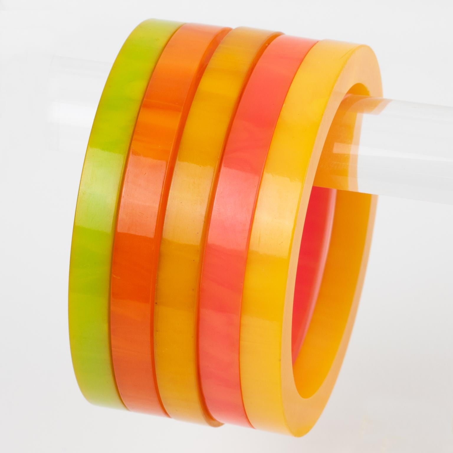 Pulsera de baquelita Sunny Colors, lote de 5 pulseras en Excelente estado para la venta en Atlanta, GA