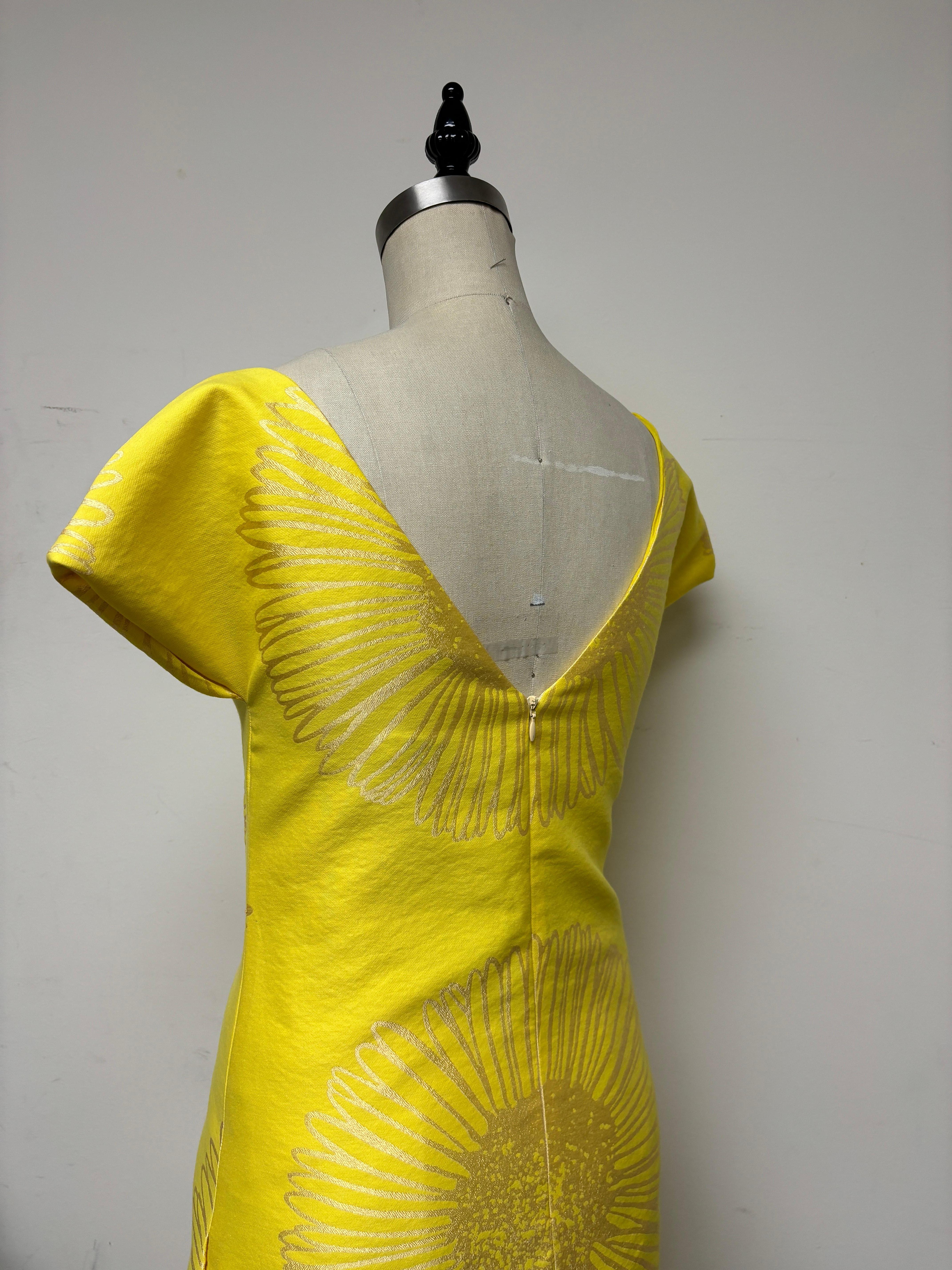Maxi Vestido de Manga Corta en V y Línea A de Algodón Amarillo Limón y Dorado Sunny en venta 3