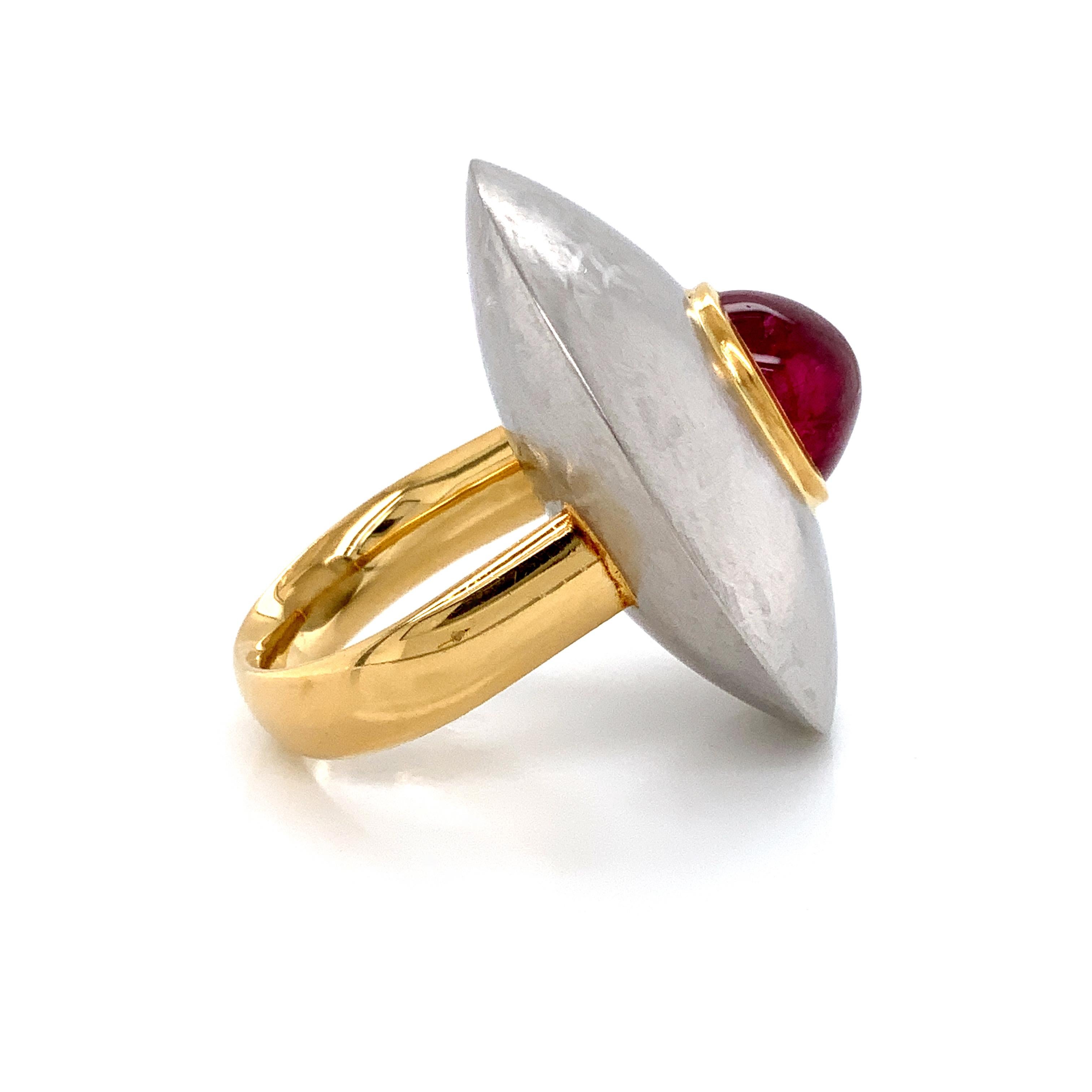 Contemporary Georg Spreng - Sunny Side Ring Gold Platinum 950 with oval Red Spinel Cabochon For Sale