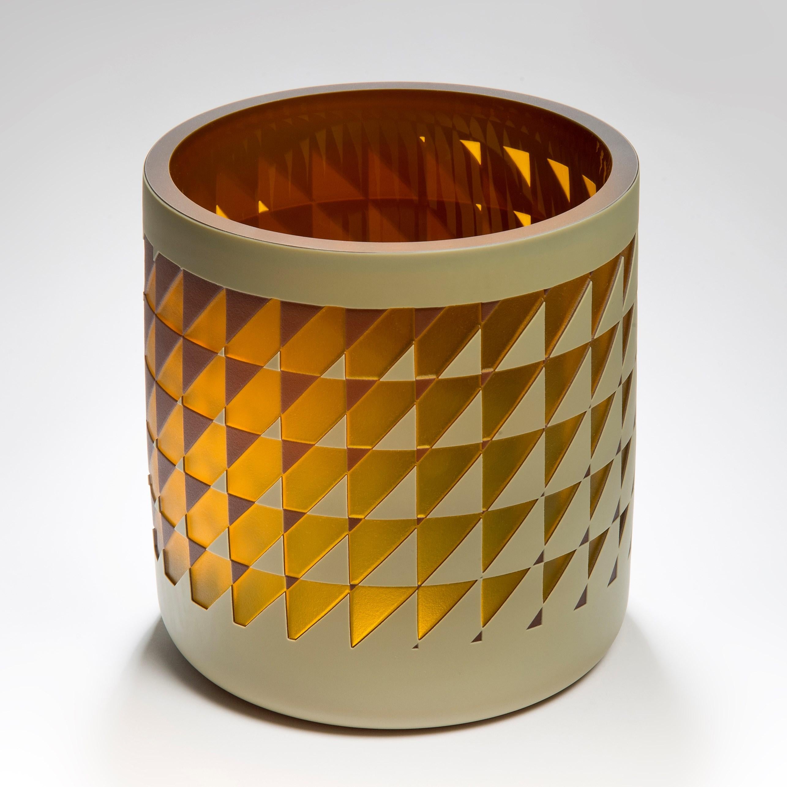 Organico moderno Sunny Side Up, vaso in vetro a motivi geometrici ocra e ambra di Sarah Wiberley in vendita