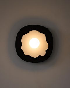 Lámpara de pared Sunny Side Up de Hannah Bigeleisen, hecha a mano