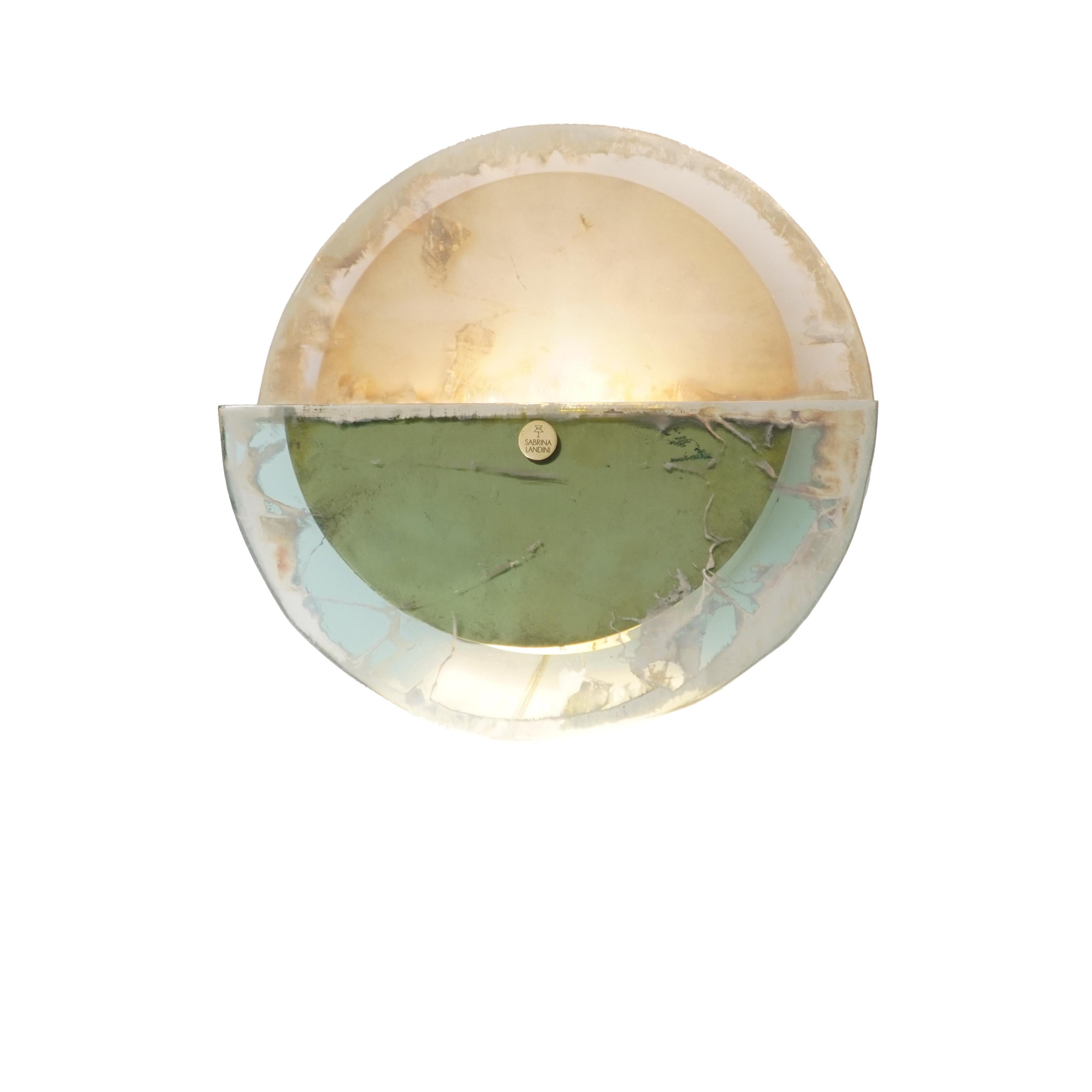 Nasce Sunnymoon.
giada  argentato - argentato satinato

Ispirato dalla chiara luce del sole e dalla calma luce della luna, che qui si combinano.
Dalla classica silhouette dei nostri iconici Two-be e Two-free, Sunnymoon, con la sua forma delicata e