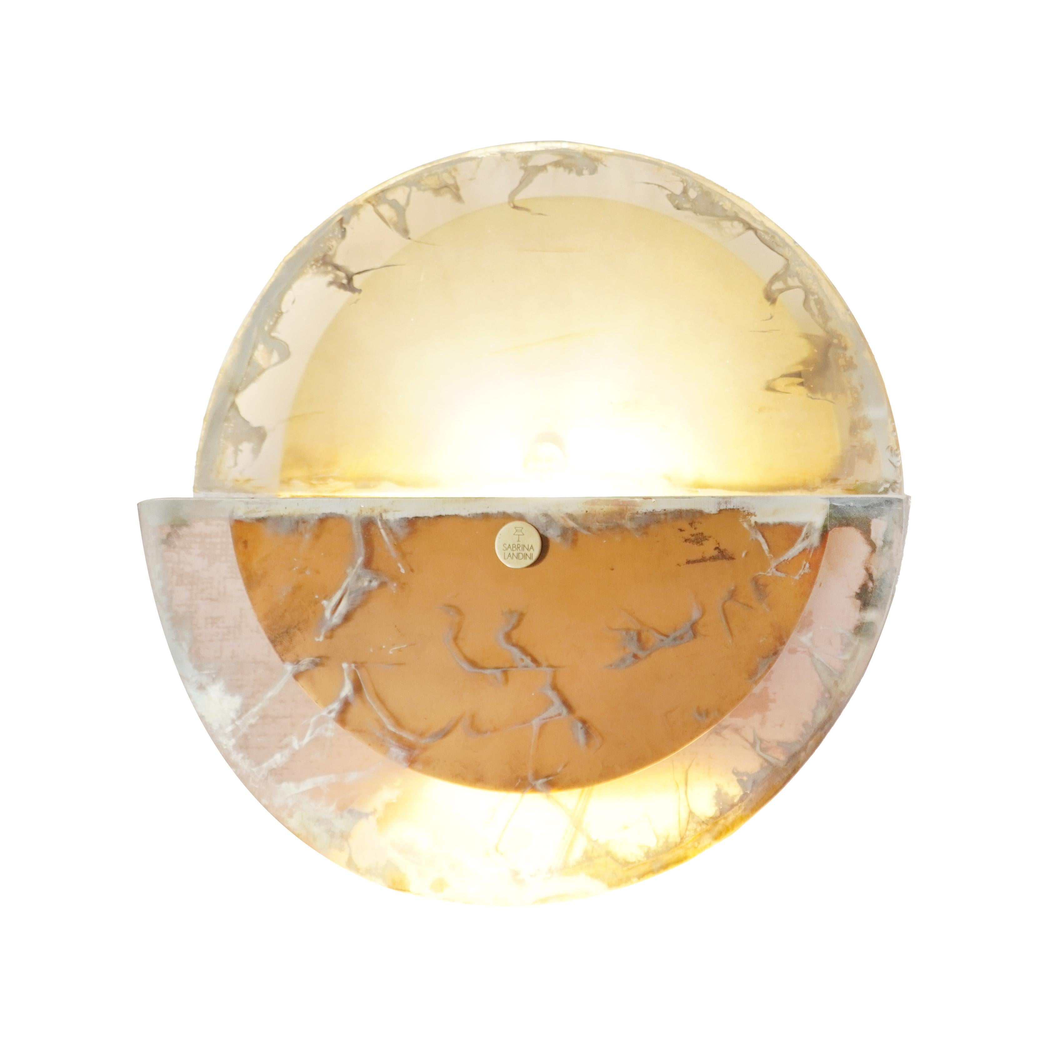 Sunnymoon  
rose silvered - satin silvered

Inspired by the clear sun light and the calm moon light, that are combined here.
From the classic silhouette of our iconic Two-be and Two-free then, Sunnymoon, with its delicate shape and bright lines,