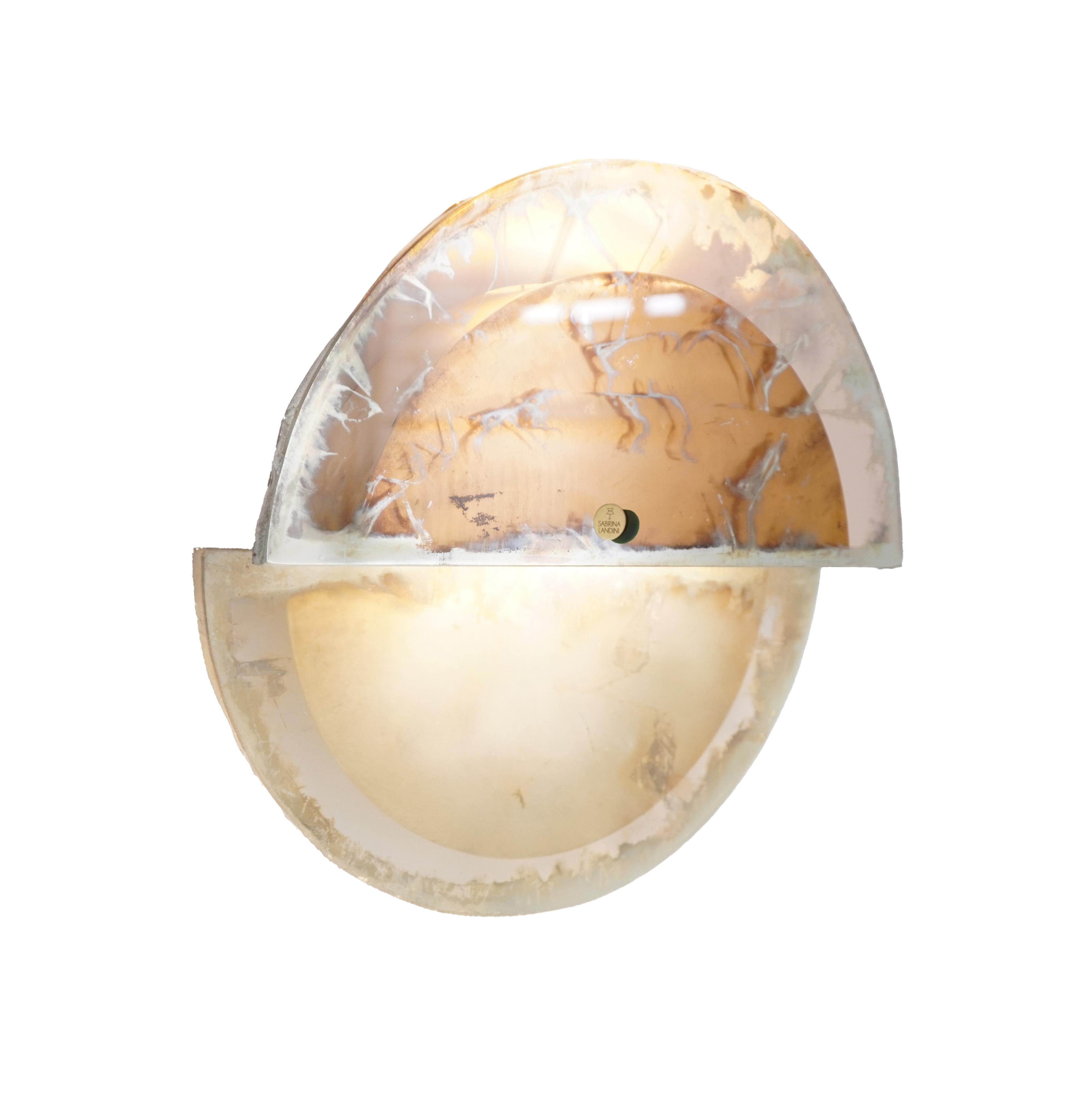 Moderne Applique murale contemporaine Sunnymoon, verre argenté Rose Satin art, laiton en vente
