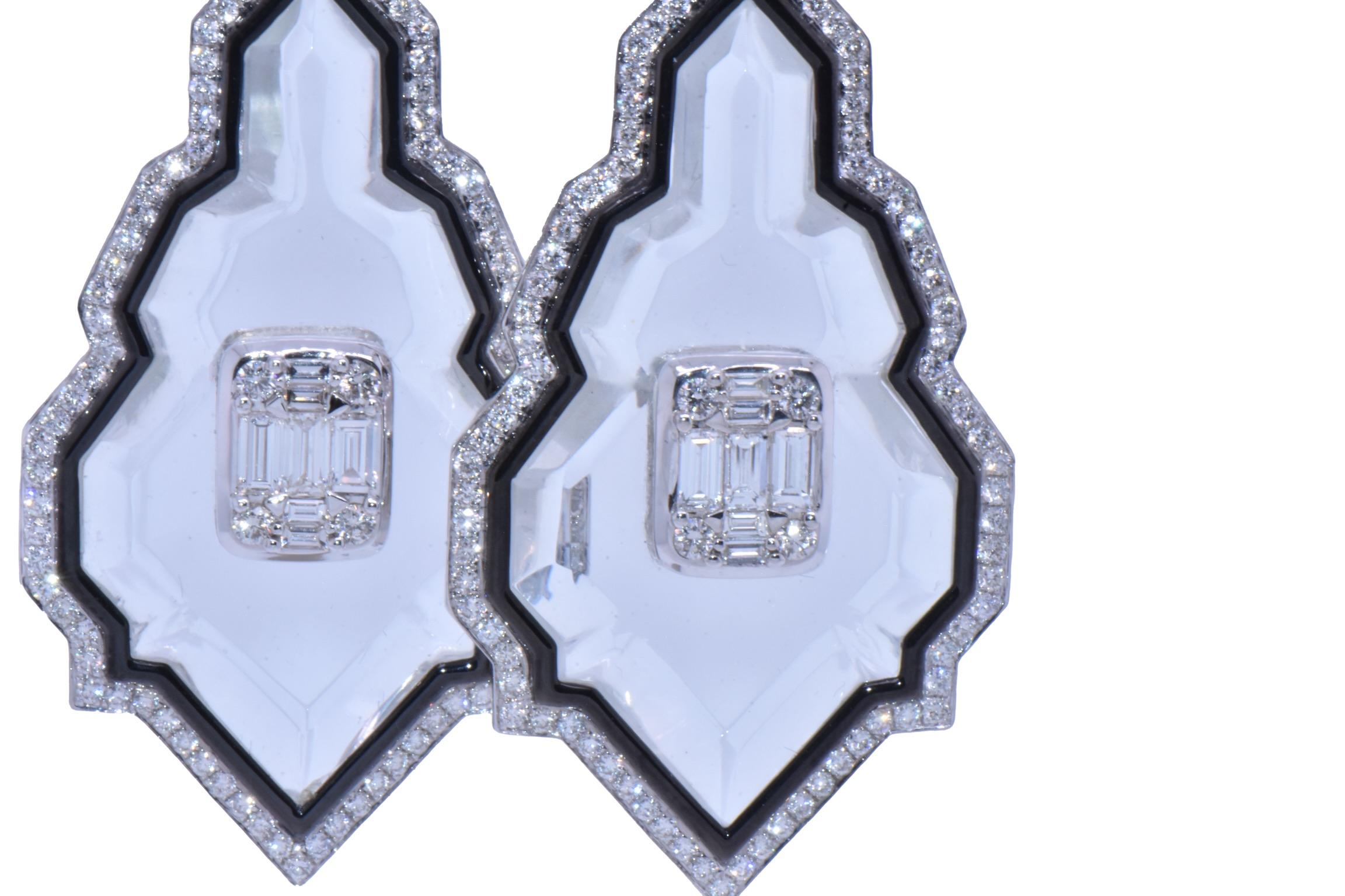 Sunray Crystal Diamond Earring In 18k White Gold

Beautiful One of a Kind Art-Deco Style Earrings, with Diamond border and a Baguette Diamond Center Setting on top of a Sunray Crystal 

Total Crystal Carat Weight: 5.46 Carats (total two