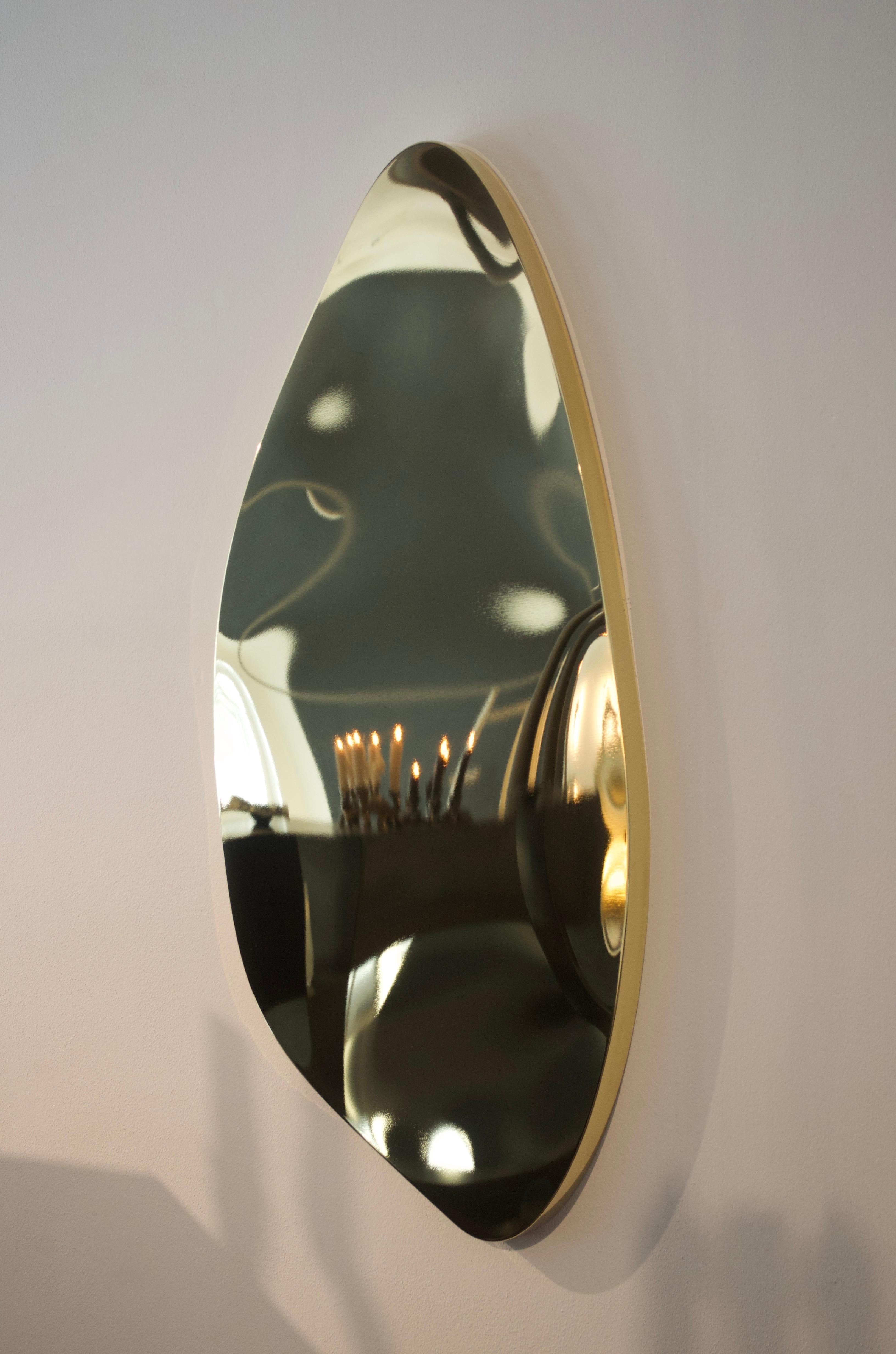 Aplique Amanecer by Pepe Valenti
Dimensiones: P 7 x An 70 x Al 150 cm.
Materiales: Acero inoxidable latonado.

Inspirado por la experiencia inmersiva de la Instalación El Mar, me propuse crear una sensación similar de asombro y belleza que pudiera