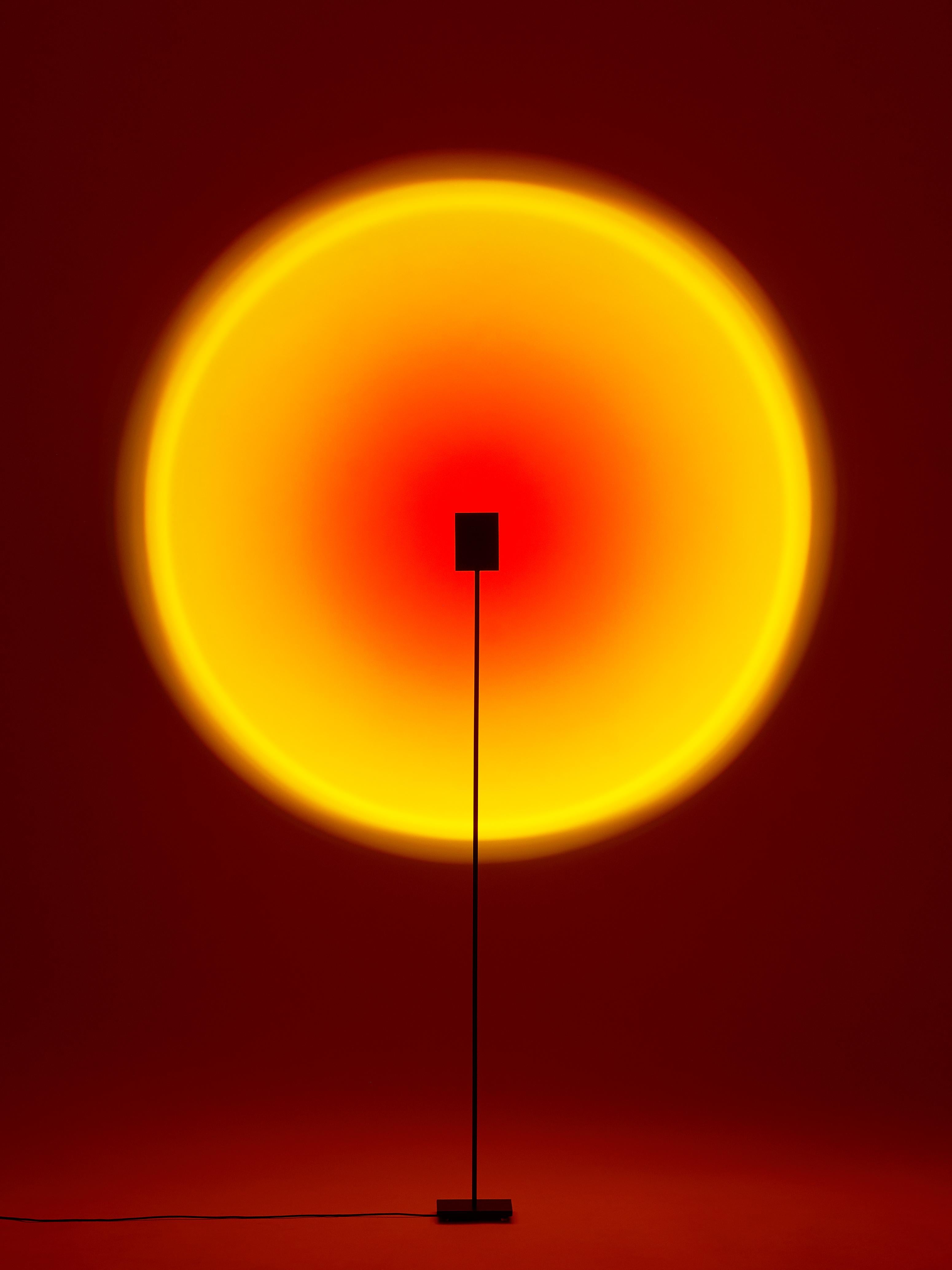 Sonnenuntergang rote halo evo II stehleuchte von Mandalaki
Abmessungen: T 10 x B 13 x H 120 cm
MATERIALIEN: Aluminium, Messing, Eisen, Glas
Erhältlich in anderen hellen Farben.

Gewicht: 3 kg
Eingang: 100-240V 50-60Hz
Ausgang: 12V
LED Leistung: